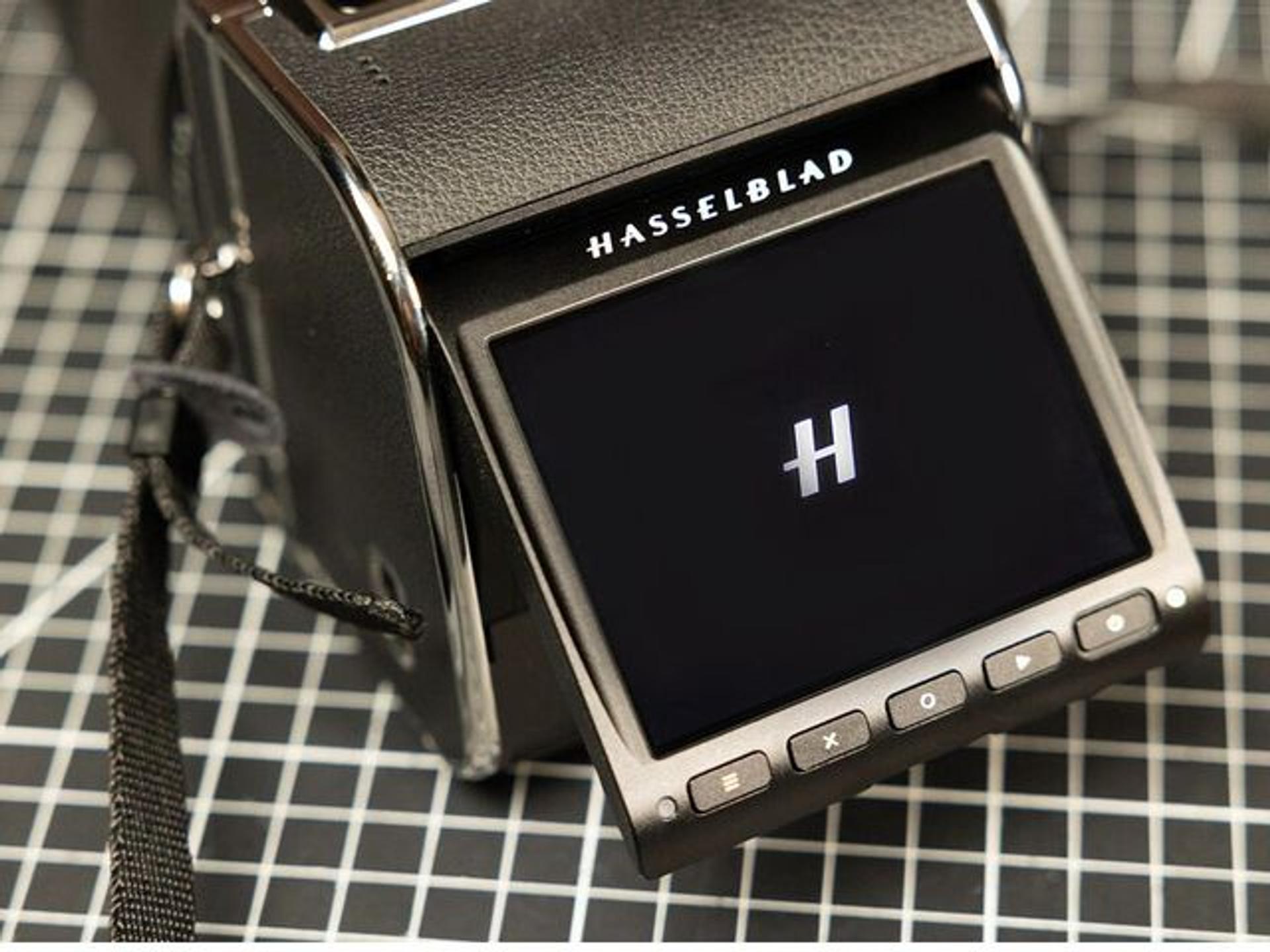 Pairs with V-System Film Cameras