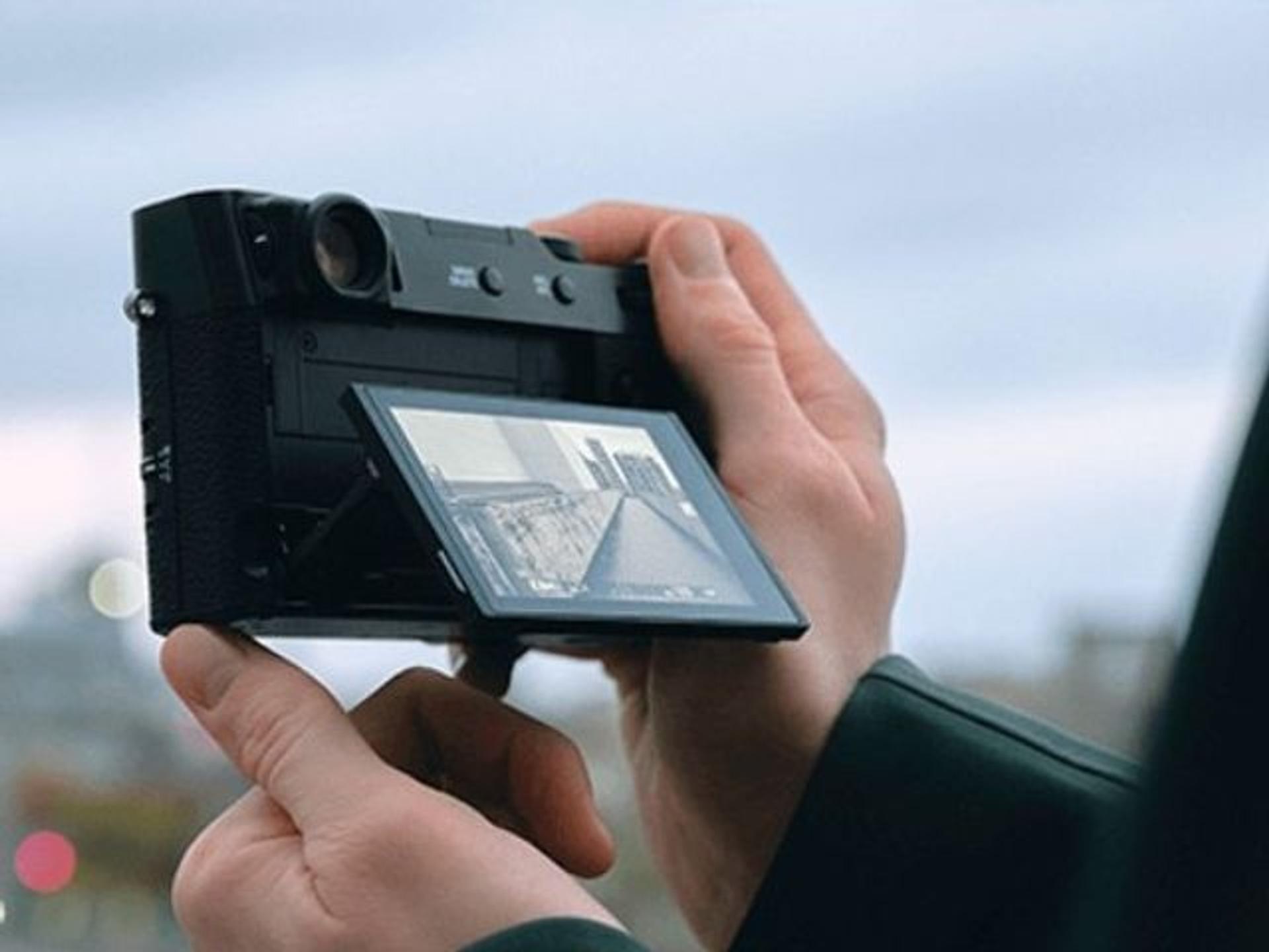 Flat Two-way Tilting LCD